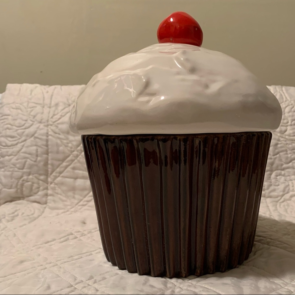 Vintage cupcake cookie jar